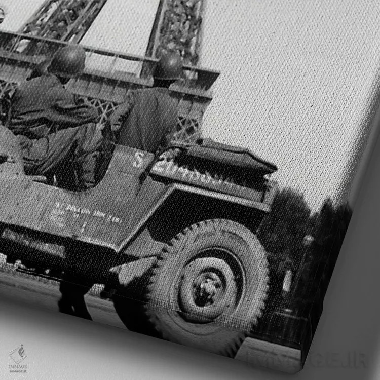 تابلو دکوراتیو 1944,سربازان آمریکایی در حال تماشای برج ایفل پس از آز… اثر گالری ورنون لوئیس - نمای نزدیک بافت بوم