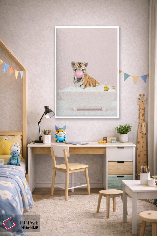 تابلو دکوراتیو ببر بچه با آدامس حبابی در وان حمام اثر چاپ های تاینی ترژر - D1W