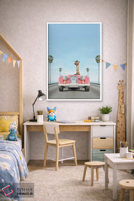 تابلو دکوراتیو ماشین کلاسیک صورتی با زرافه اثر چاپ های تاینی ترژر - D1W