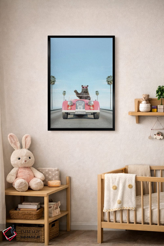 تابلو دکوراتیو ماشین کلاسیک صورتی با خرس اثر چاپ های تاینی ترژر - D3B
