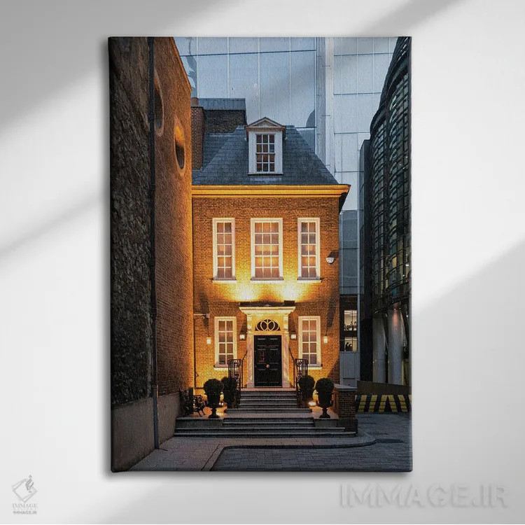 تابلو دکوراتیو خانه نورانی در شهر اثر اوربان تلر - نمای روبهرو روی دیوار