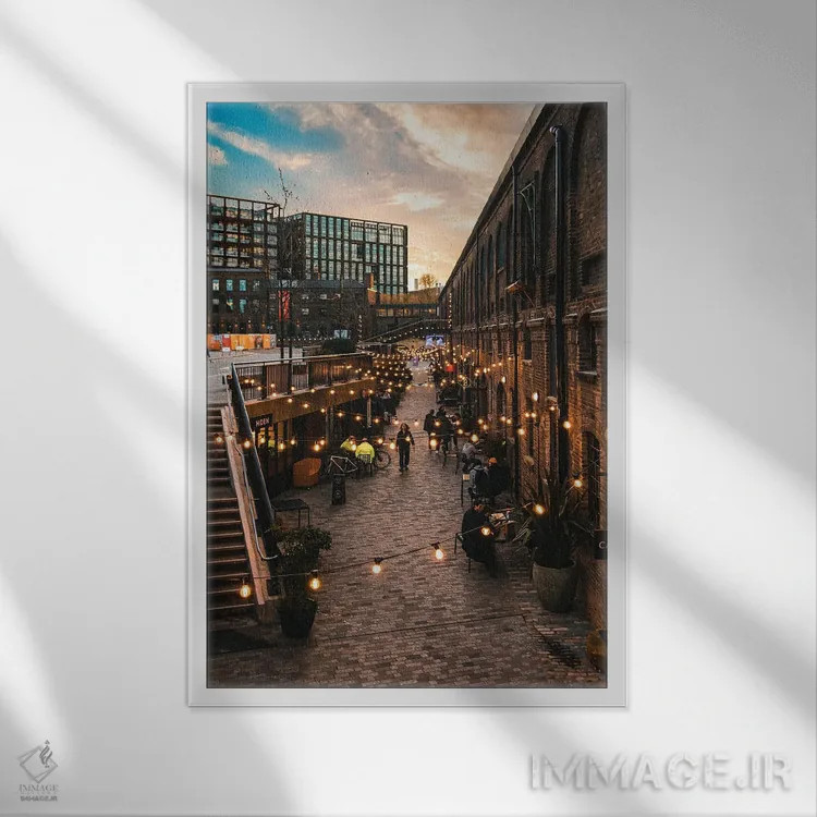 تابلو دکوراتیو کولز دراپ یارد اثر اوربان تلر - نمای قابدار سفید