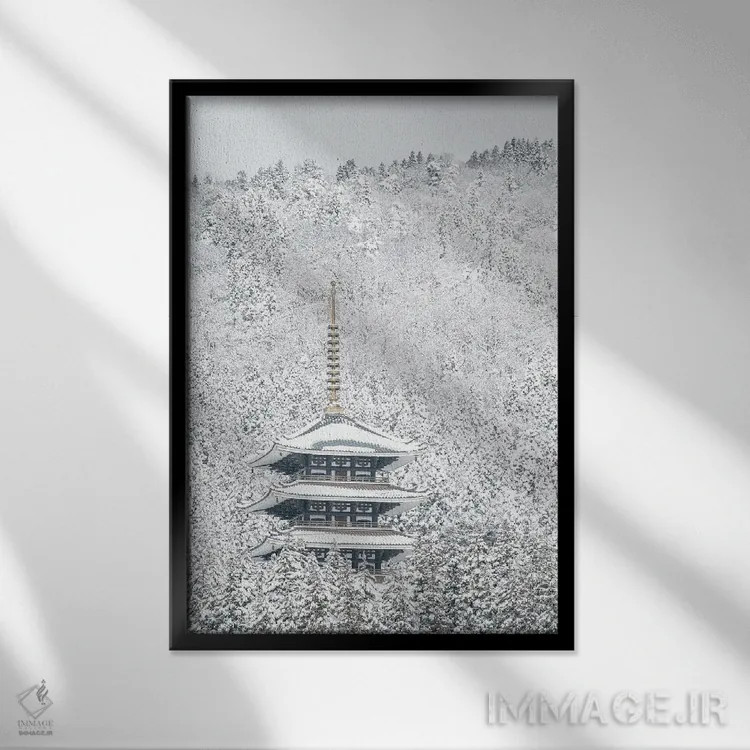 تابلو دکوراتیو برج زمستان اثر نائویا یوشیدا - نمای قابدار مشکی