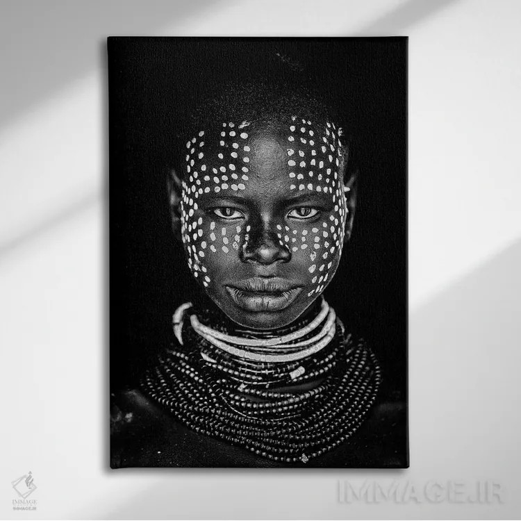 تابلو دکوراتیو زن کارو اثر ودران ویداک - نمای روبهرو روی دیوار