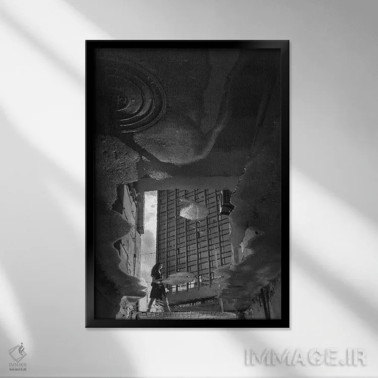 تابلو دکوراتیو آینه های شهر بزرگ اثر والریکس - نمای قابدار مشکی