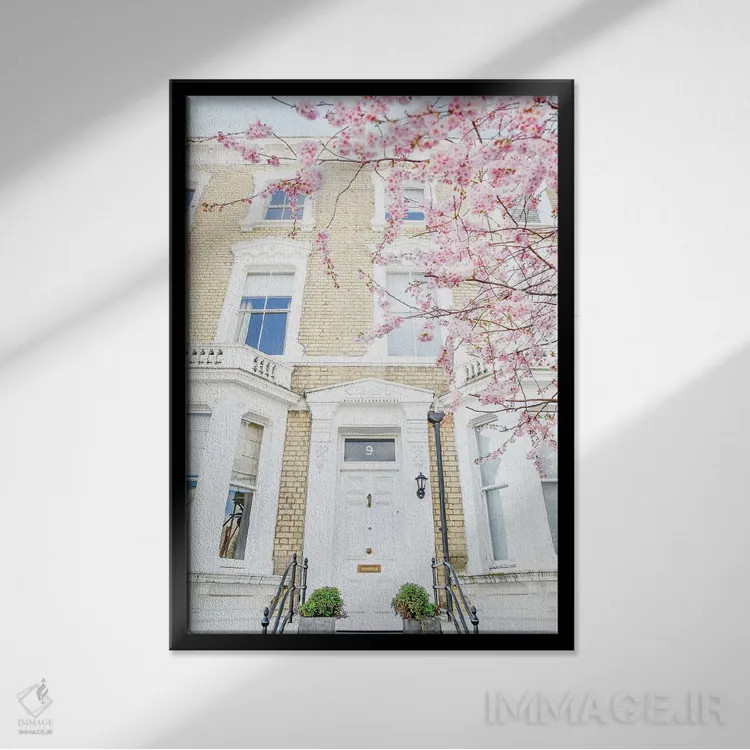 تابلو دکوراتیو چلسی در شکوفه اثر ویکتوریا متاکساس - نمای قابدار مشکی