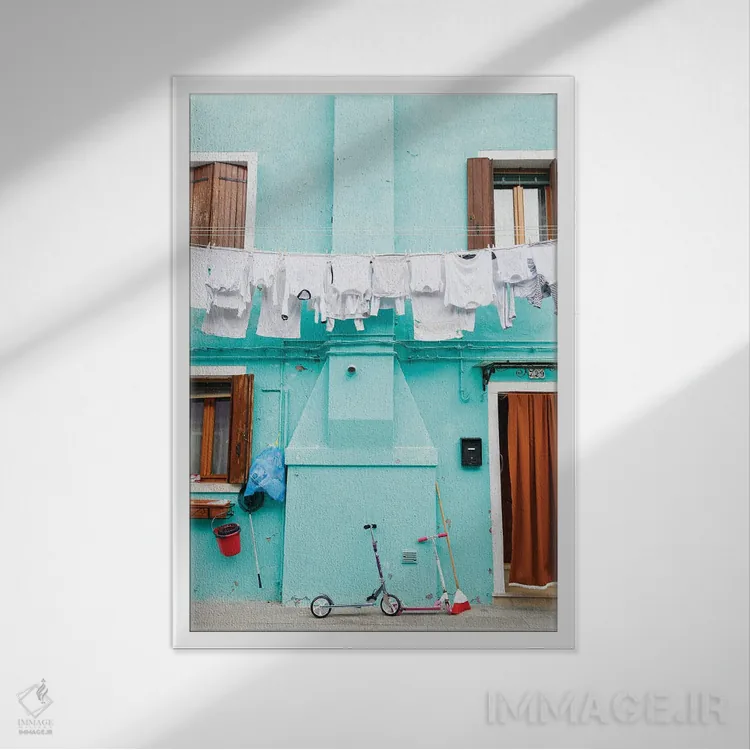تابلو دکوراتیو شست وشوی فیروزه ای بورانو اثر ویکتوریا متاکساس - نمای قابدار سفید