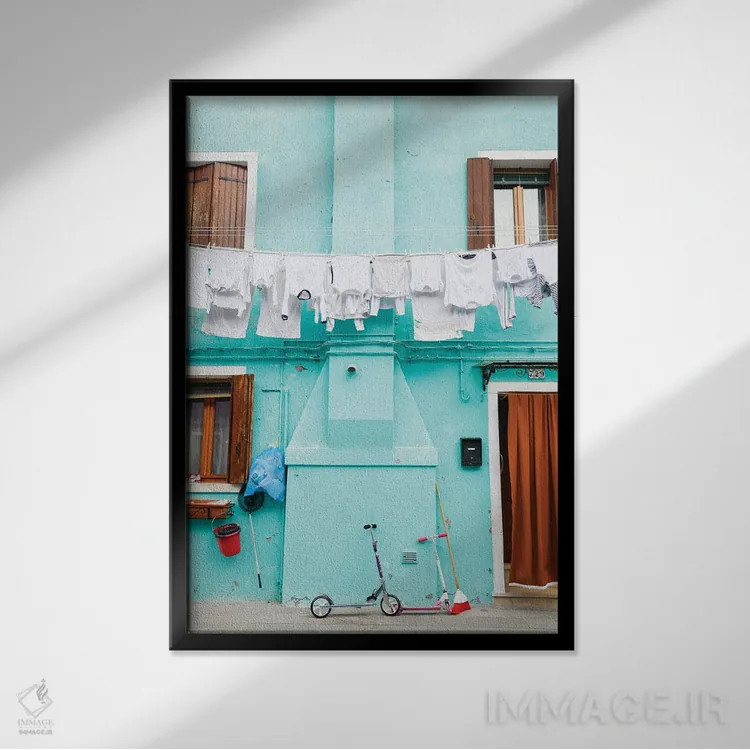 تابلو دکوراتیو شست وشوی فیروزه ای بورانو اثر ویکتوریا متاکساس - نمای قابدار مشکی