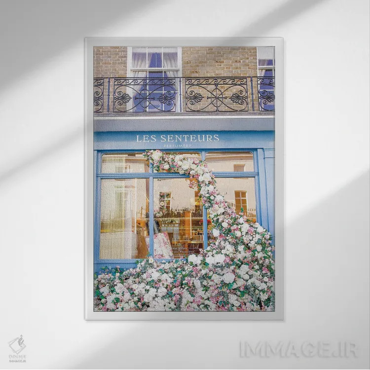 تابلو دکوراتیو عطرها اثر ویکتوریا متاکساس - نمای قابدار سفید