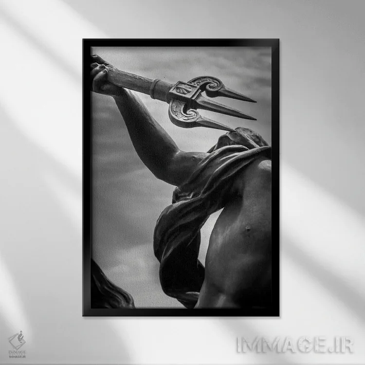 تابلو دکوراتیو جزئیات مجسمه پاریس در سیاه و سفید اثر الکساندر ونانسیو - نمای قابدار مشکی