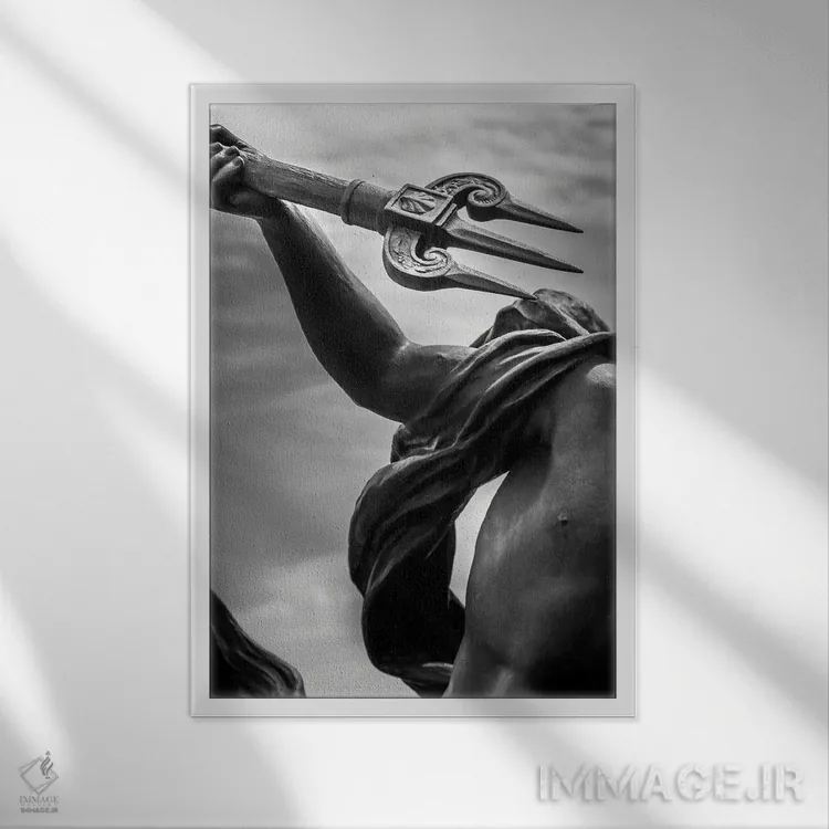 تابلو دکوراتیو جزئیات مجسمه پاریس در سیاه و سفید اثر الکساندر ونانسیو - نمای قابدار سفید