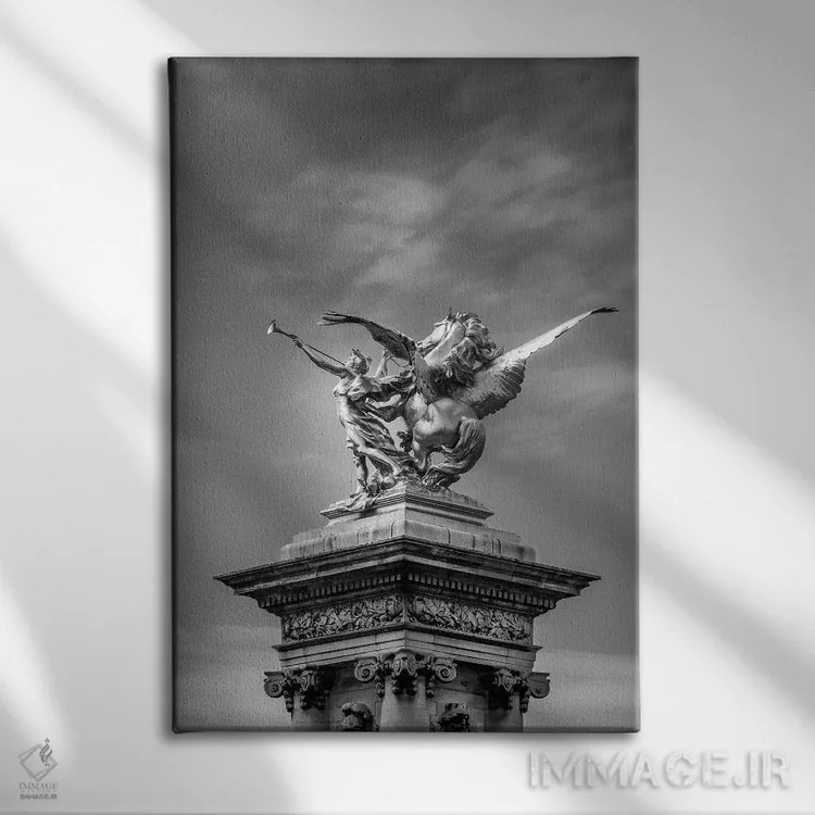 تابلو دکوراتیو جزئیات مجسمه پاریس در سیاه و سفید II اثر الکساندر ونانسیو - نمای روبهرو روی دیوار