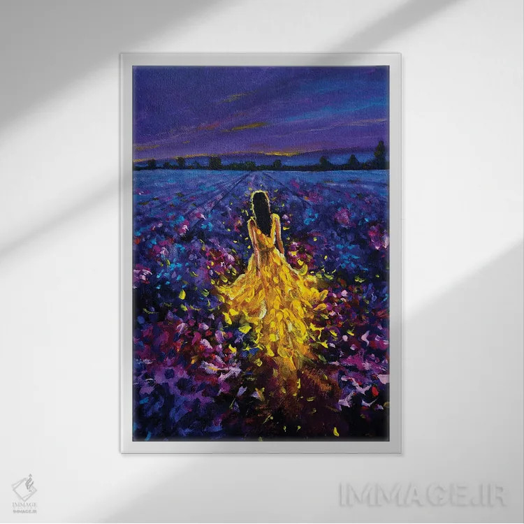 تابلو دکوراتیو دختر تابان با لباس زرد در غروب از مزرعه اسطوخودوس عبور می… اثر والری ریباکوف - نمای قابدار سفید