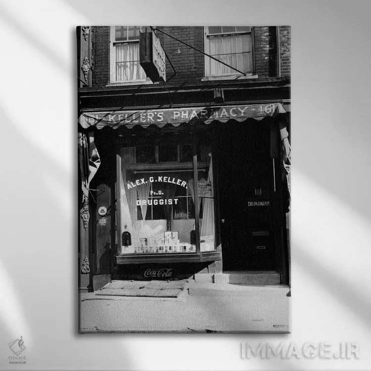 تابلو دکوراتیو دهه ۱۹۳۰ نمای فروشگاه داروخانه اثر تصاویر وینتج - نمای روبهرو روی دیوار