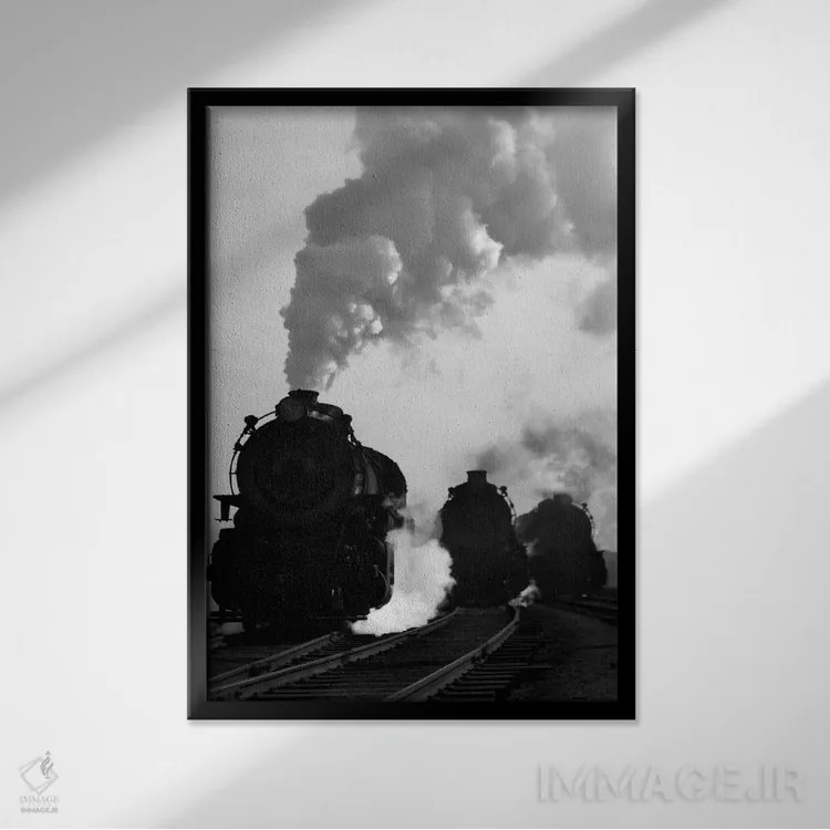 تابلو دکوراتیو دهه ۱۹۳۰-۱۹۴۰ نمای روبه روی سه لوکوموتیو بخاری سیلوئت شده… اثر تصاویر وینتج - نمای قابدار مشکی