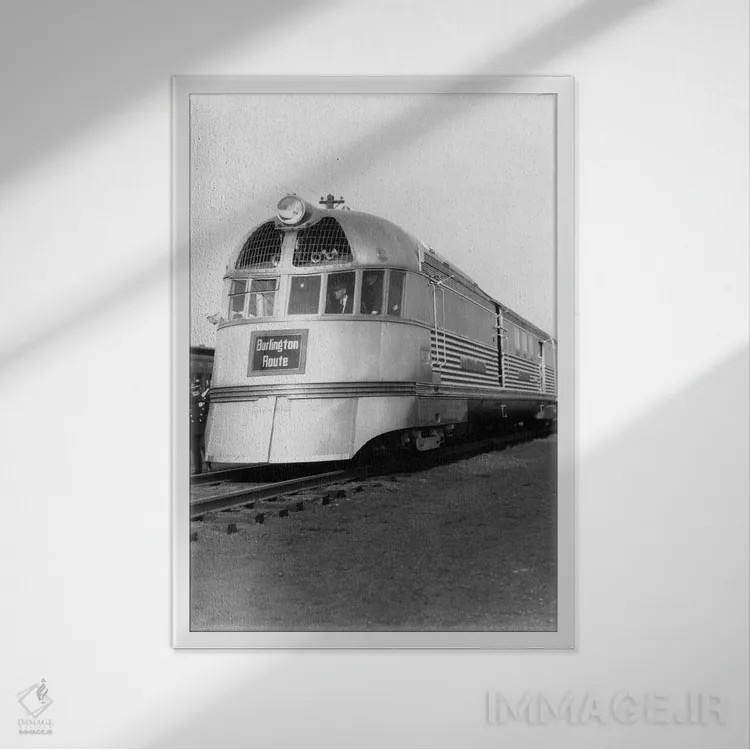 تابلو دکوراتیو دهه ۱۹۳۰ مجموعه لوکوموتیو قطار زفیر از زاویه ای متمایل خط… اثر تصاویر وینتج - نمای قابدار سفید