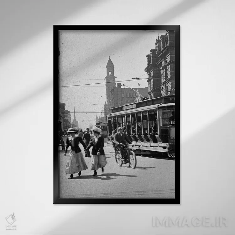 تابلو دکوراتیو دهه ۱۹۰۰-۱۹۱۰-۱۹۱۲ صحنه خیابانی عابران و تراموا دیترویت می… اثر تصاویر وینتج - نمای قابدار مشکی