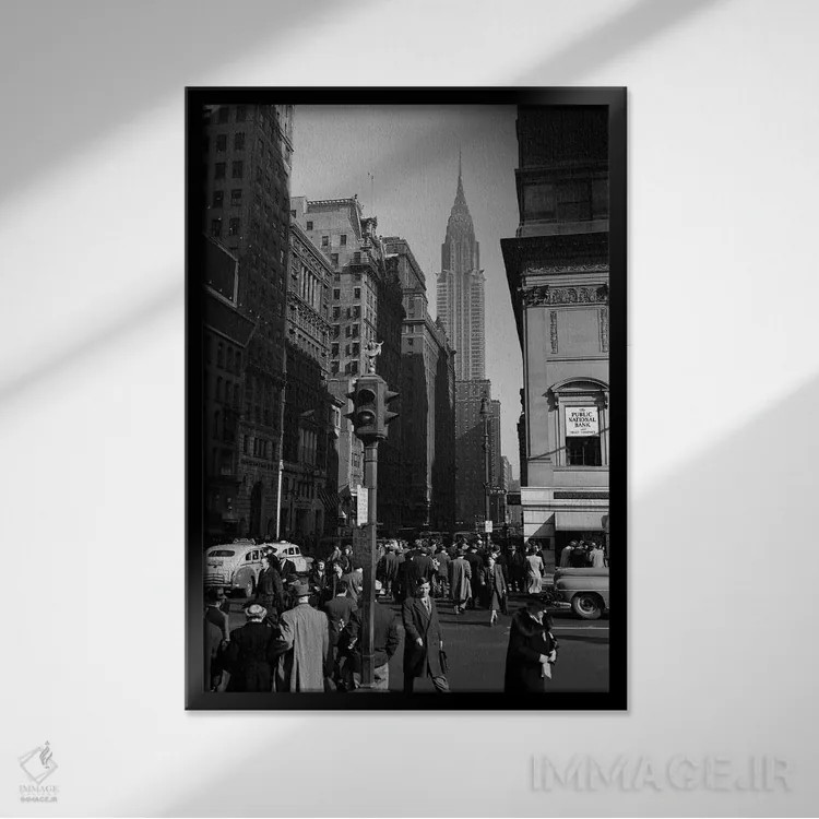 تابلو دکوراتیو دهه ۱۹۴۰ جمعیت عابران ناشناس تاکسی ها در تقاطع خیابان ۴۲ و… اثر تصاویر وینتج - نمای قابدار مشکی