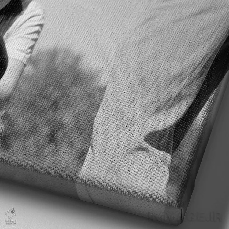 تابلو دکوراتیو نوجوان پسر در حال زدن توپ بیسبال با گیرنده پشت سرش دهه ۱۹۵… اثر تصاویر وینتج - نمای نزدیک بافت بوم