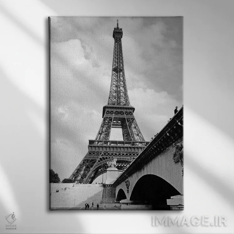 تابلو دکوراتیو برج ایفل با مردم در حال بالا رفتن از پله ها و ایستاده روی… اثر تصاویر وینتج - نمای روبهرو روی دیوار