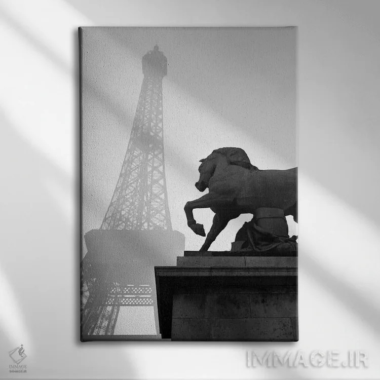 تابلو دکوراتیو مجسمه اسب در پای برج ایفل پاریس فرانسه دهه ۱۹۲۰ اثر تصاویر وینتج - نمای روبهرو روی دیوار
