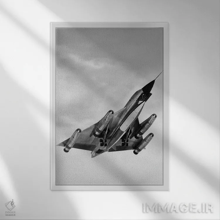 تابلو دکوراتیو هواپیمای بمب افکن B-58 در حال اوج گیری دهه ۱۹۶۰ اثر تصاویر وینتج - نمای قابدار سفید