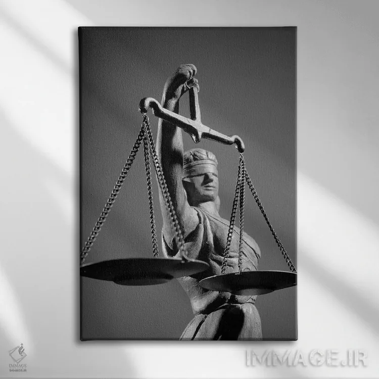 تابلو دکوراتیو مجسمه عدالت نابینا با ترازوی عدالت در دست اثر تصاویر وینتج - نمای روبهرو روی دیوار