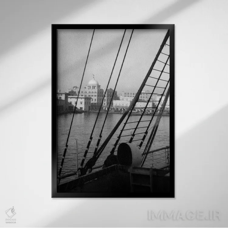 تابلو دکوراتیو منظره از کشتی اس اس لافایت به سمت ساختمان گمرک هاوانا کوبا اثر تصاویر وینتج - نمای قابدار مشکی
