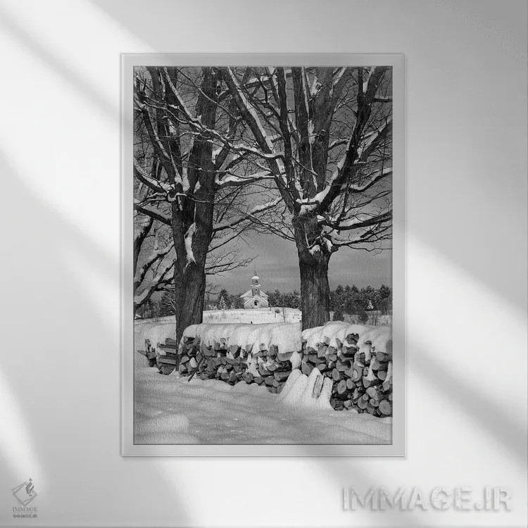 تابلو دکوراتیو توده هیزم پوشیده از برف بین دو درخت با کلیسای روستایی در پ… اثر تصاویر وینتج - نمای قابدار سفید