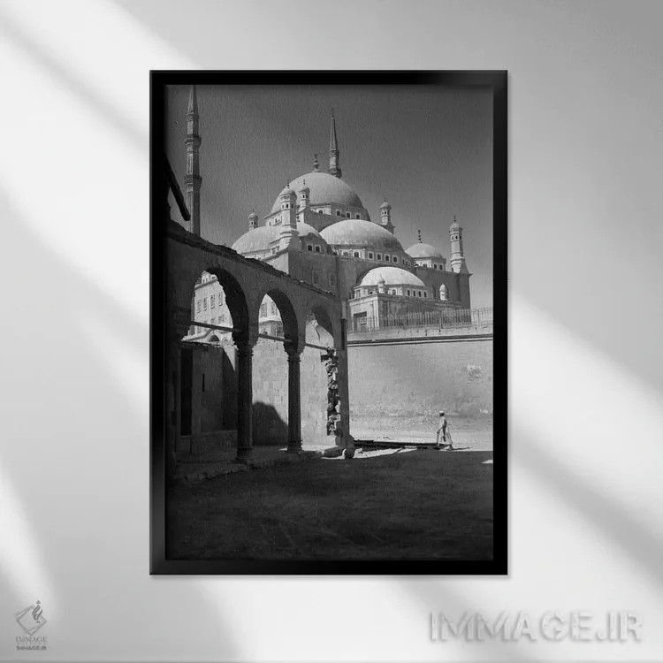 تابلو دکوراتیو دهه های ۱۹۲۰-۱۹۳۰ - نمای معماری مسجد محمدعلی آلاباستر در ق… اثر تصاویر وینتج - نمای قابدار مشکی