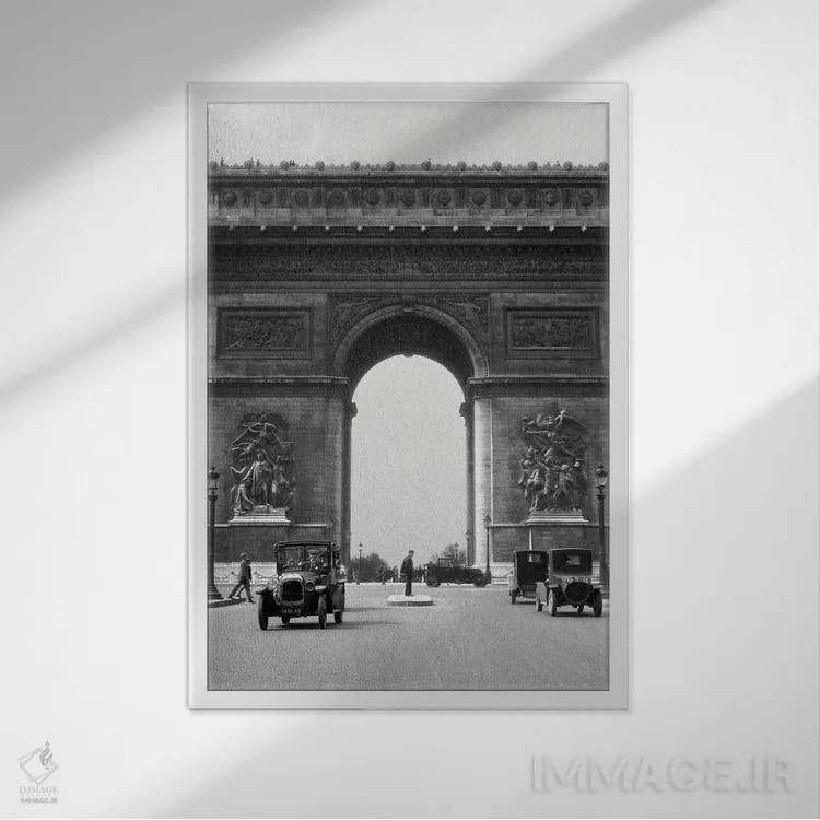 تابلو دکوراتیو طاق نصرت همراه با خودروها دهه ۱۹۲۰-۱۹۳۰ پاریس فرانسه اثر تصاویر وینتج - نمای قابدار سفید