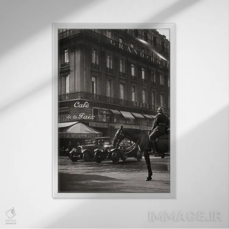 تابلو دکوراتیو کافه مشهور دو لا پیکس تاسیس ۱۸۶۲ در گراند هتل میدان اپرا ب… اثر تصاویر وینتج - نمای قابدار سفید