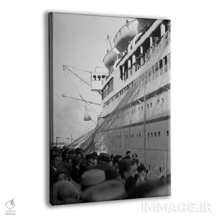تابلو دکوراتیو جمعیت زیادی از مردم روی اسکله هنگام خداحافظی با مسافران کش… اثر تصاویر وینتج - نمای پرسپکتیو محصول
