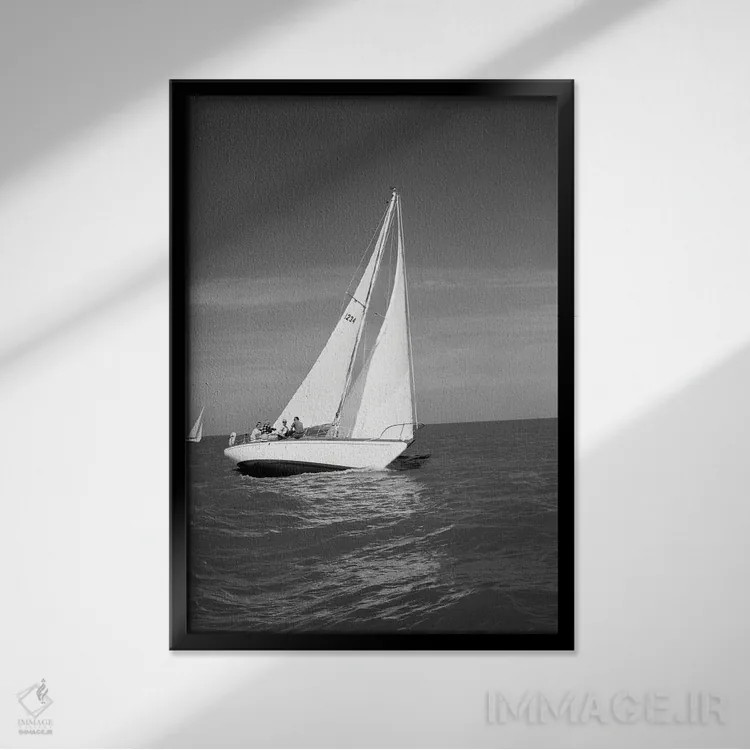 تابلو دکوراتیو گروه پنج مرد در حال قایقرانی روی قایق بادبانی بزرگ دهه ۱۹۶… اثر تصاویر وینتج - نمای قابدار مشکی