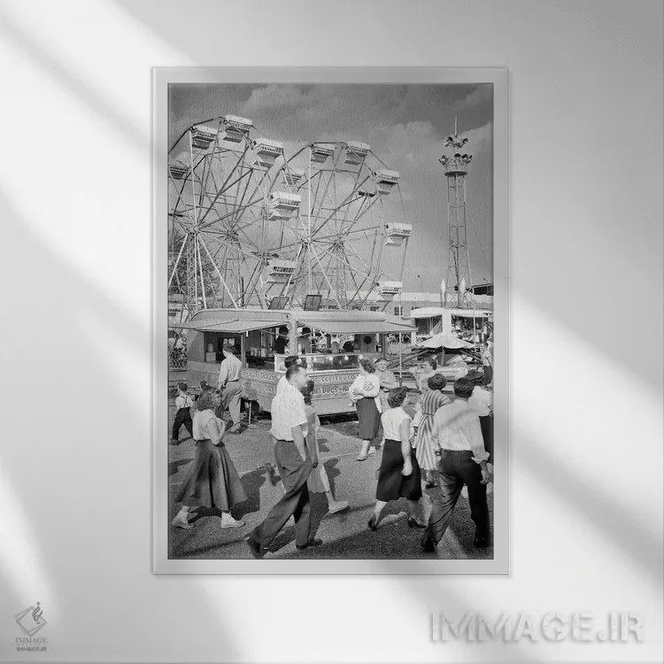 تابلو دکوراتیو جمعیت مردان، زنان و نوجوانان در مسیر اصلی نمایشگاه یورک کا… اثر تصاویر وینتج - نمای قابدار سفید