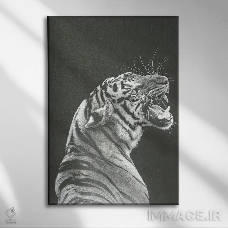 تابلو دکوراتیو ببر خاکستری اثر واتر ریکن - نمای روبهرو روی دیوار