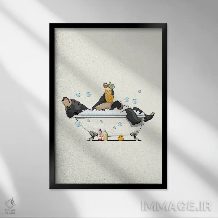 تابلو دکوراتیو خرس تنبل در حمام اثر وایات دیزاین - نمای قابدار مشکی