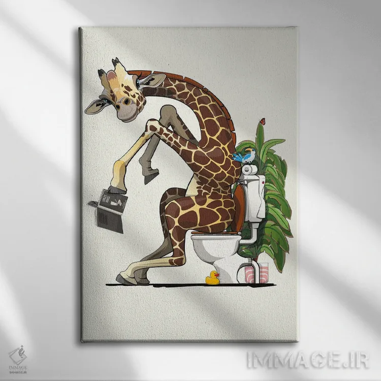 تابلو دکوراتیو زرافه در حال استفاده از توالت اثر وایات دیزاین - نمای روبهرو روی دیوار