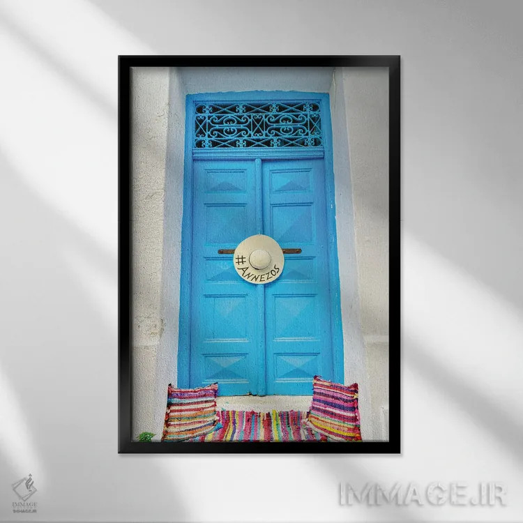 تابلو دکوراتیو درب ورودی در میکونوس اثر زویی شوماخر - نمای قابدار مشکی