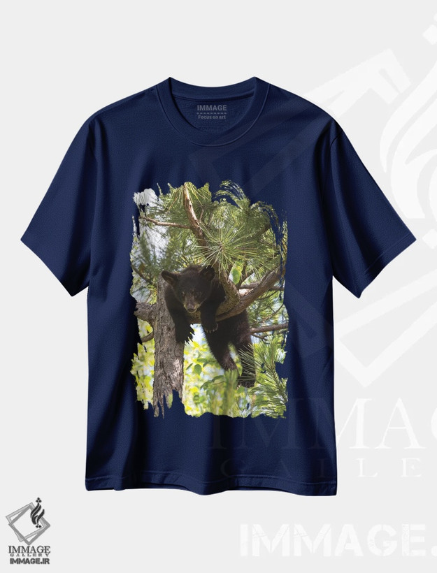 تیشرت سرمه ای طرح دار Minnesota, Sandstone, Black Bear Cub Stuck in a Tree,آمریکا، مینه سوتا، سندستون، توله خرس سیاه گیر افتاده در درخت اثر هولیس لونی