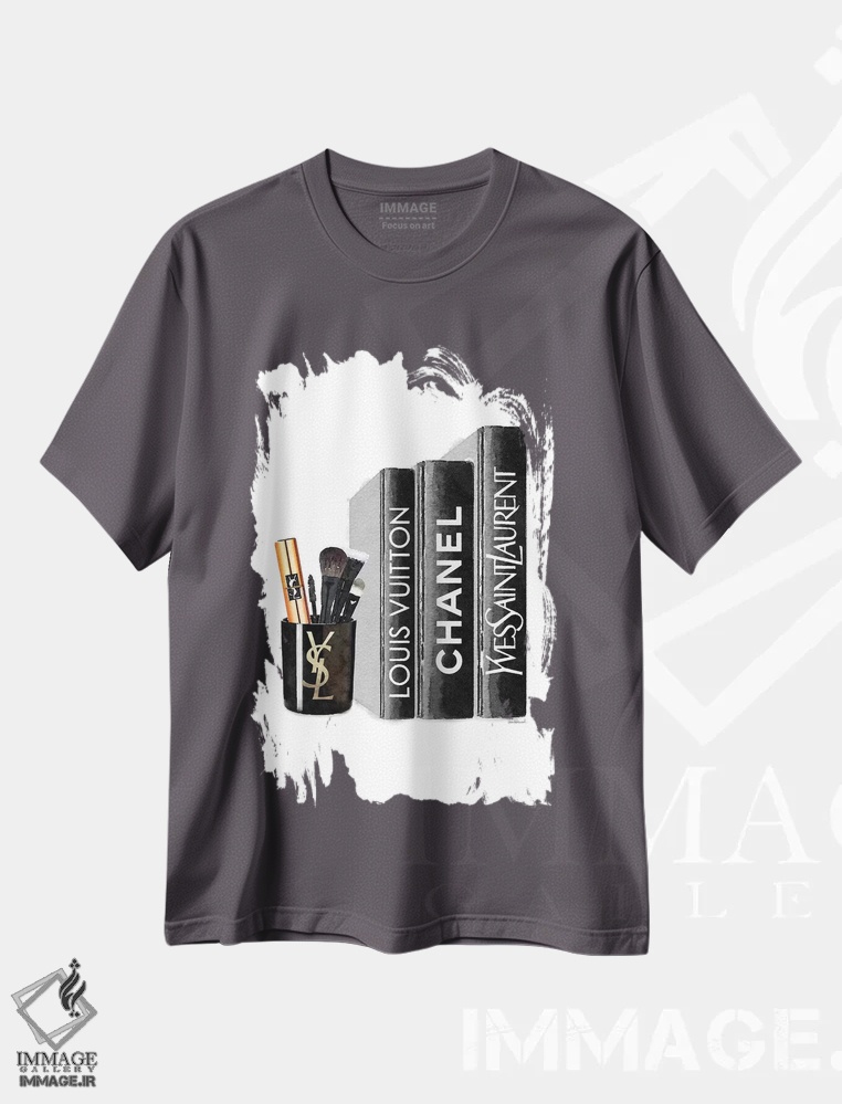 تیشرت طوسی طرح دار کتاب ها با شمع YSL و براش ها اثر آماندا گرینوود