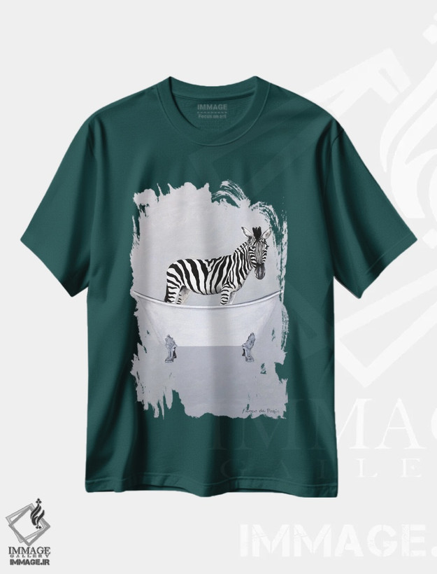 تیشرت سبز طرح دار گورخر در وان حمام اثر کوکو د پاریس