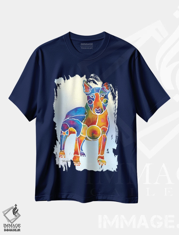 تیشرت سرمه ای طرح دار سگ بول تریر روی پس زمینه اثر جو لینچ