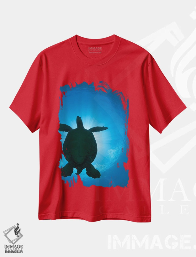 تیشرت قرمز طرح دار Chelonia Mydas, Passes Overhead,سایه یک لاک پشت سبز دریایی بزرگ ماده، Chelonia Mydas، که از بالای سر عبور می کند اثر دیوید فلیتهام