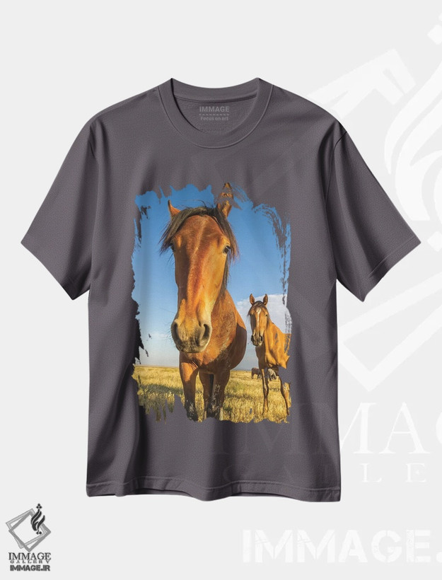 تیشرت طوسی طرح دار Utah, Tooele County. Wild horses close-up.,ایالات متحده، یوتا، شهرستان توئله. نمای نزدیک اسب های وحشی. اثر جینز گالری