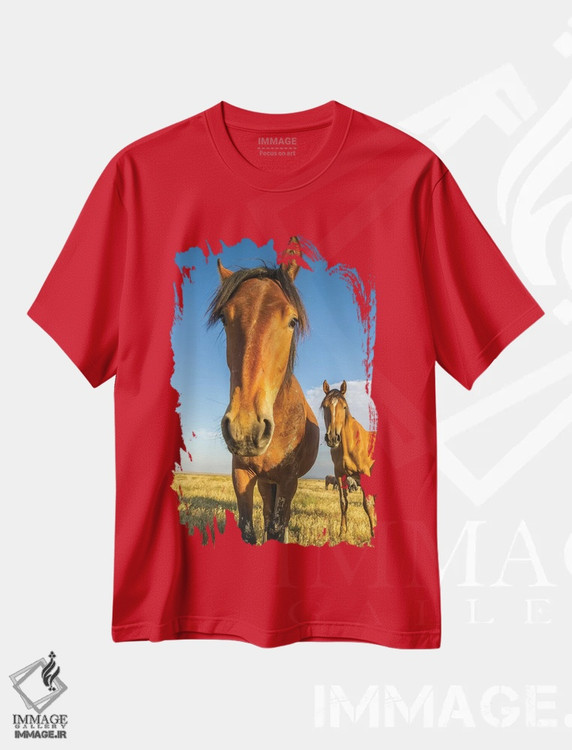 تیشرت قرمز طرح دار Utah, Tooele County. Wild horses close-up.,ایالات متحده، یوتا، شهرستان توئله. نمای نزدیک اسب های وحشی. اثر جینز گالری