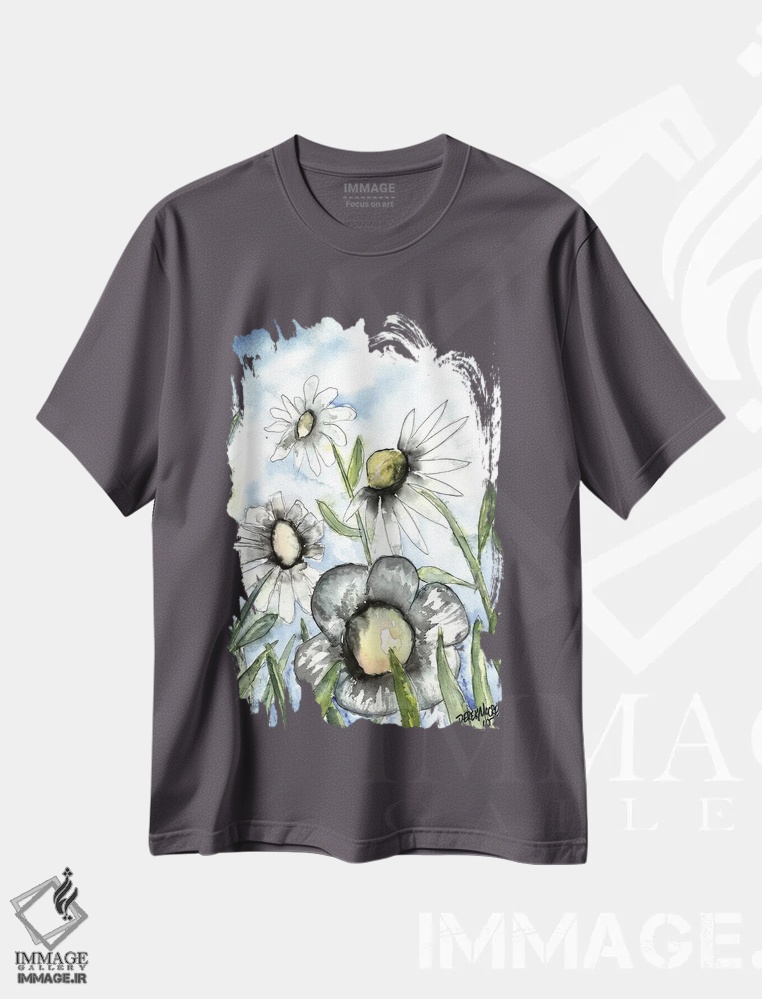 تیشرت طوسی طرح دار مزرعه ای از مارجریتاهای سفید اثر درک مک کری