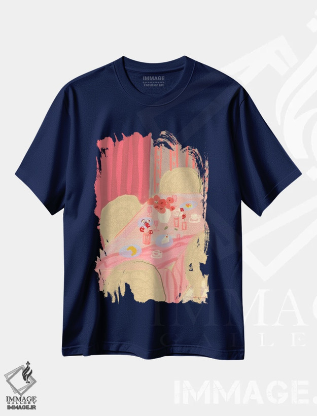تیشرت سرمه ای طرح دار میز رزئی؟ اثر کاتارینا پوریتشر