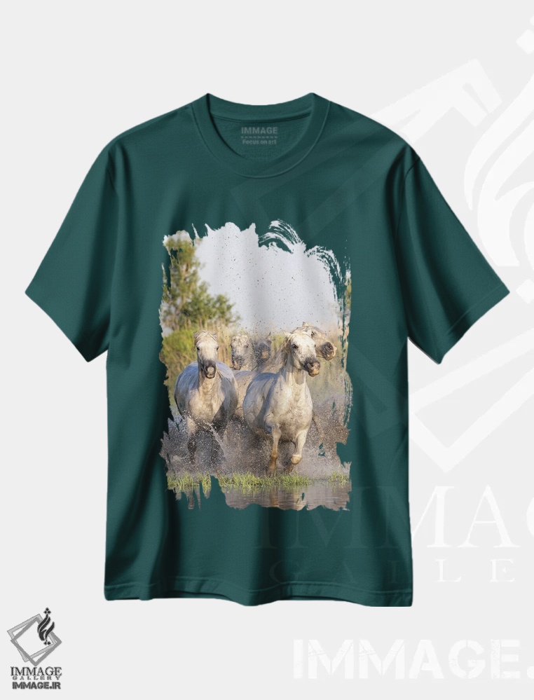 تیشرت سبز طرح دار Provence-Alpes-Cote D'Azur, France. Horses Running Through The Marshes In The Camargue.,سنت-ماری-دو-لامر، پروانس-آلپ-کوت دازور، فرانسه. اسب ها در حال دویدن در باتلاق های کامارگ. اثر امیلی ام ویلسون
