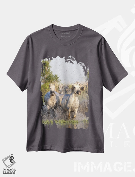 تیشرت طوسی طرح دار Provence-Alpes-Cote D'Azur, France. Horses Running Through The Marshes In The Camargue.,سنت-ماری-دو-لامر، پروانس-آلپ-کوت دازور، فرانسه. اسب ها در حال دویدن در باتلاق های کامارگ. اثر امیلی ام ویلسون